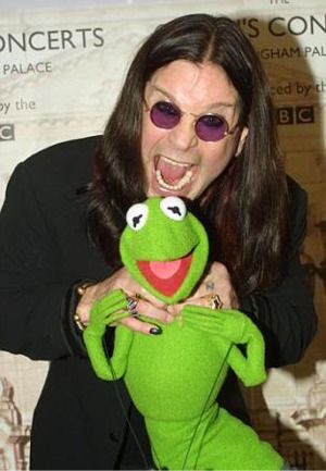 Ozzy Mistakes Kermit For A Marzipan Cupcake, Tries To Eat Him